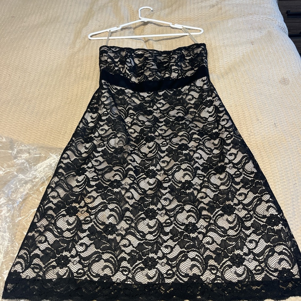 Elegant Black Lace Strapless Dress